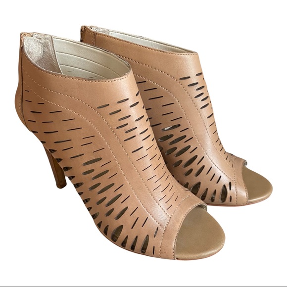 Aldo heels zip up, tan size 8.5
